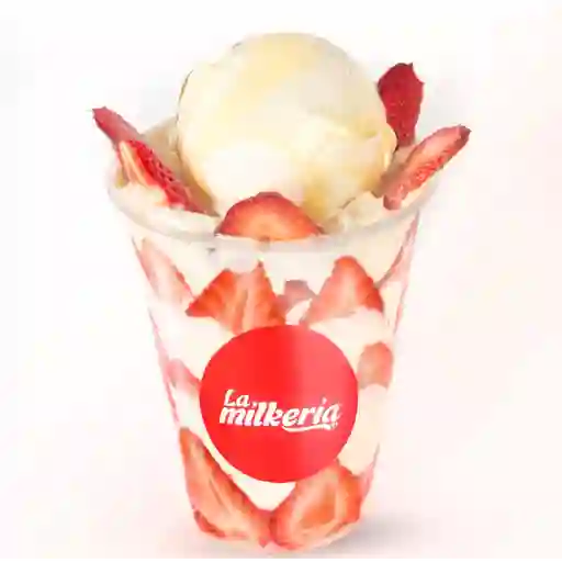 Fresas con crema y helado