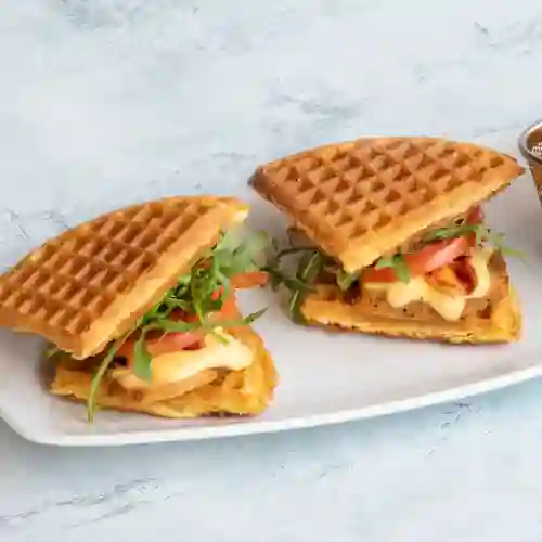 Waffle Sanduche y Bebida