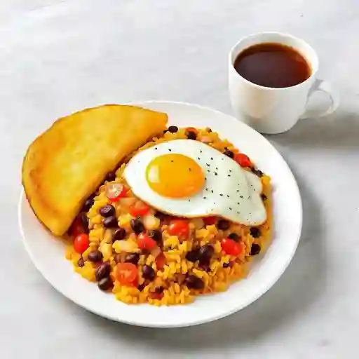 Calentado con huevo perico + arepa con queso y chocolate