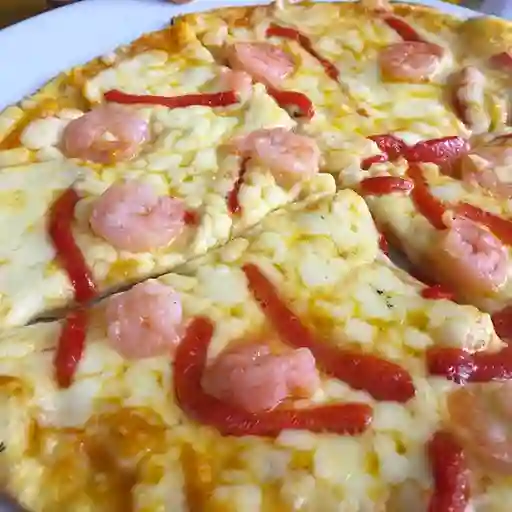 Pizza de Camarones Salteados y Pimientos Asados