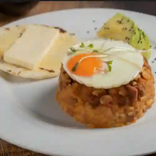 Calentado Paisa con Carne Desmechada