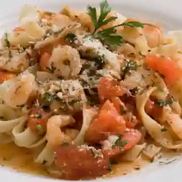 Pasta frutos del mar queso parmesano