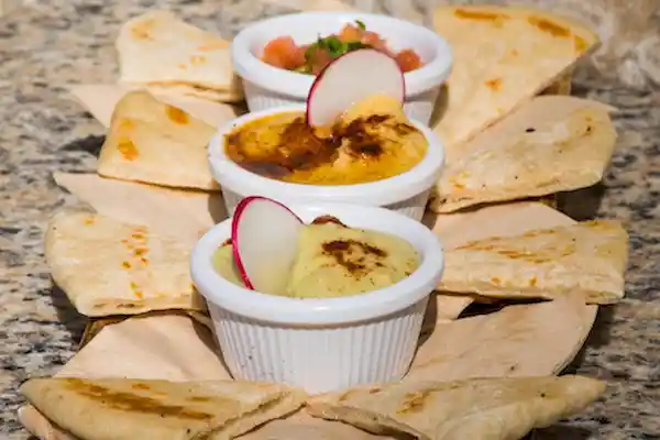 Hannah Hummus de Tres Piezas
