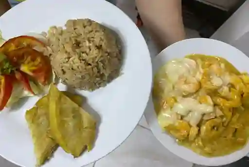 Filete de Pescado en Salsa de Camarón