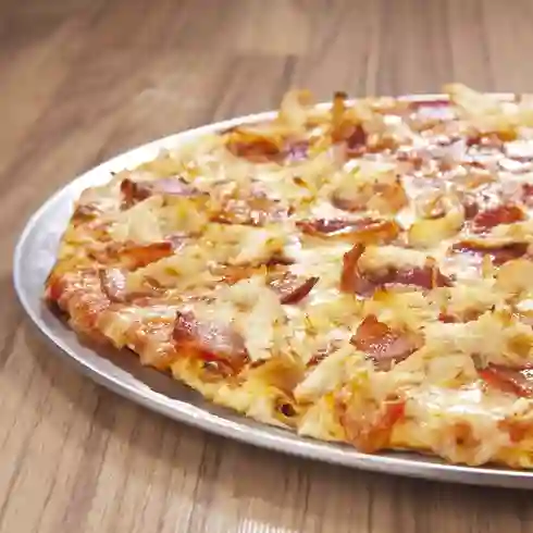 Pizza jamon tocineta y pollo
