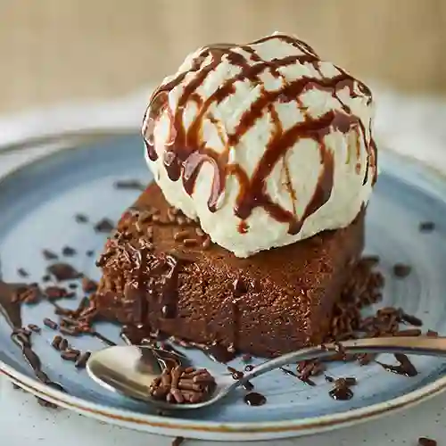 Brownie con Helado de Vainilla Chips