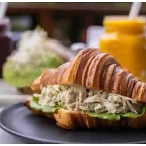 Croissant Sandwiche Chicken Fricasé