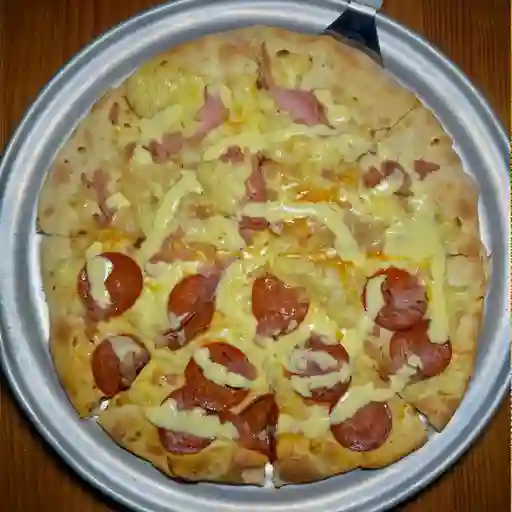 Pizza vari 5 carnes + cocacola 400ml