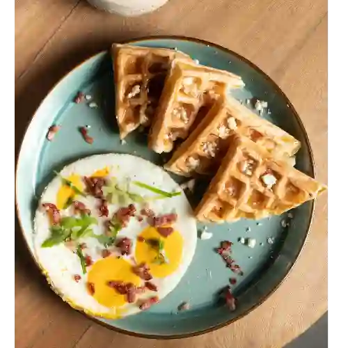 Waffles de Proteina con 3 Huevos Fritos