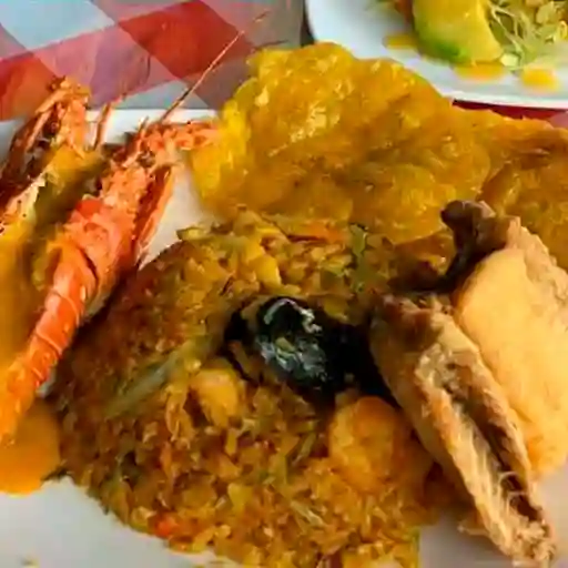 Paella marinera + limonada coco 16 oz