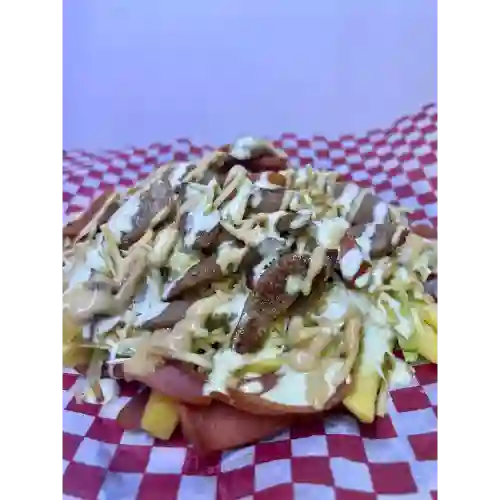 Salchipapa con Lomo de Res