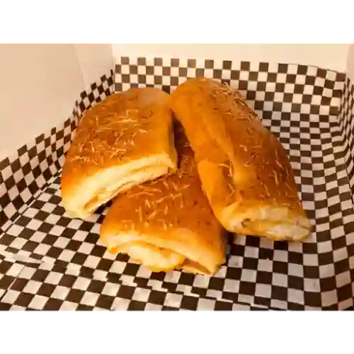 Pan de Arequipe y Queso Cortado.