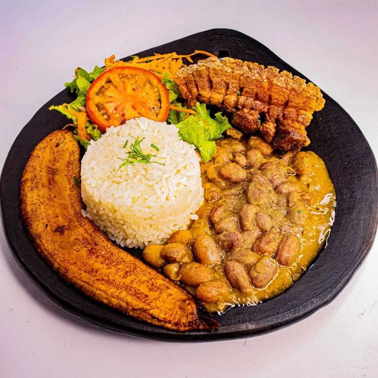 Fríjoles con Chicharrón