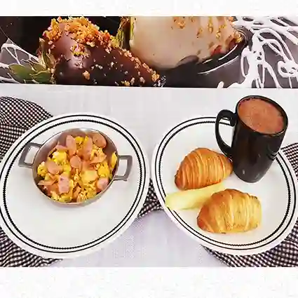 Combo Huevos con Salchica