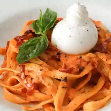 Pasta con burrata napolitana
