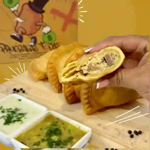 Empanada jamón, pollo queso