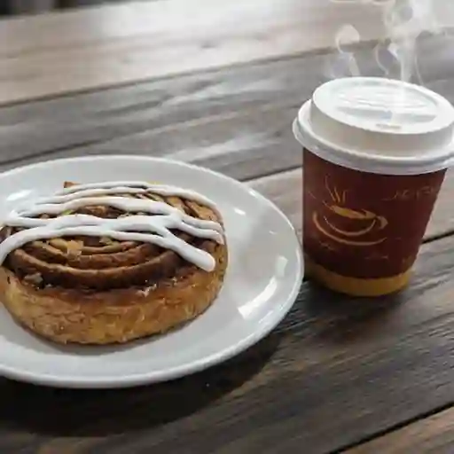 Combo tinto y rollo de canela