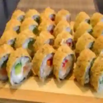 30 Makis Tempura + 6 Aros de Cebollas