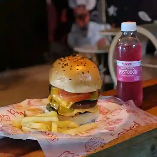 Hamburguesa + papas + gaseosa 250ml