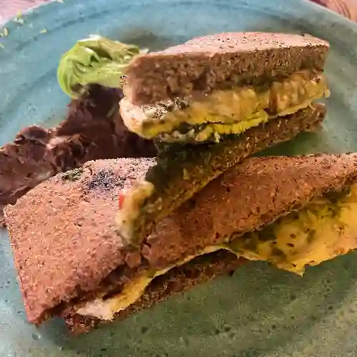 Sándwich de Pollo Al Pesto