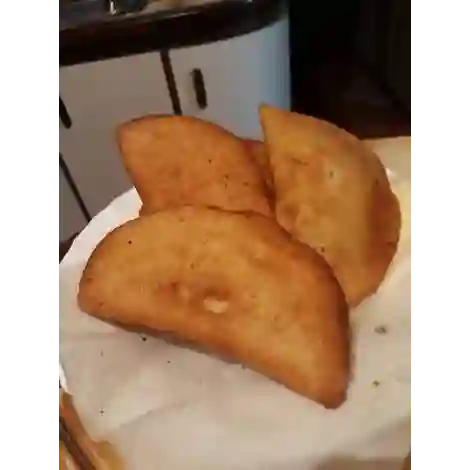 Empanada Gordon Bleu de Carne Mechada