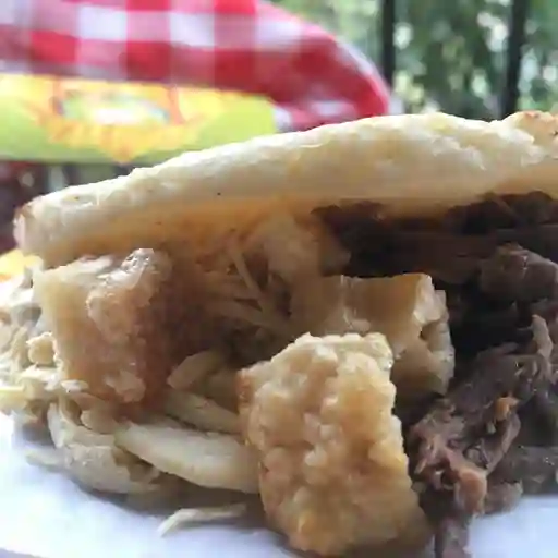 Arepa Tres Carnes