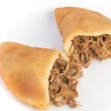 Mega Empanada de Carne Desmechada