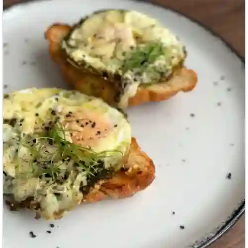 Croissant de Huevos Al Pesto