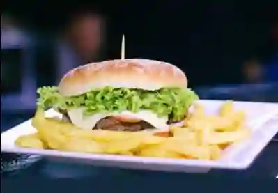 Hamburguesa Doble Carne + Papa Francesa