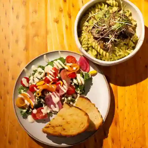 Pasta en salsa de espinaca