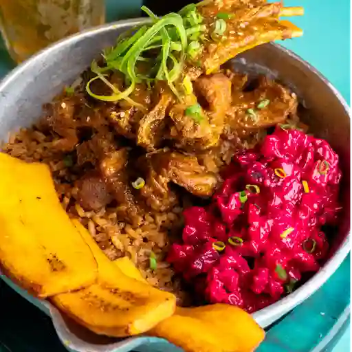 Carnero guisado en zumo de coco.