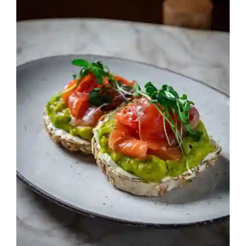 Tostada Salmon Curado