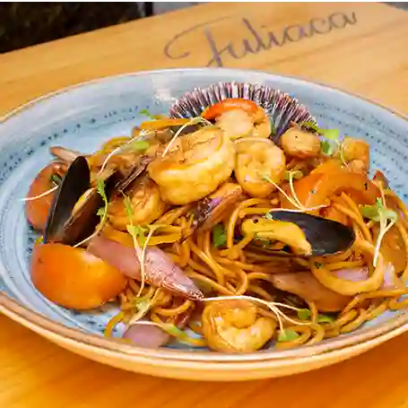 Tallarín Saltado de Mariscos