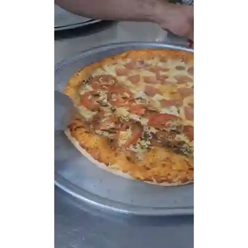 Pizzas Clásicas 12 y 10 Porciones