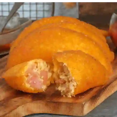 Empanada de Pollo Tocineta