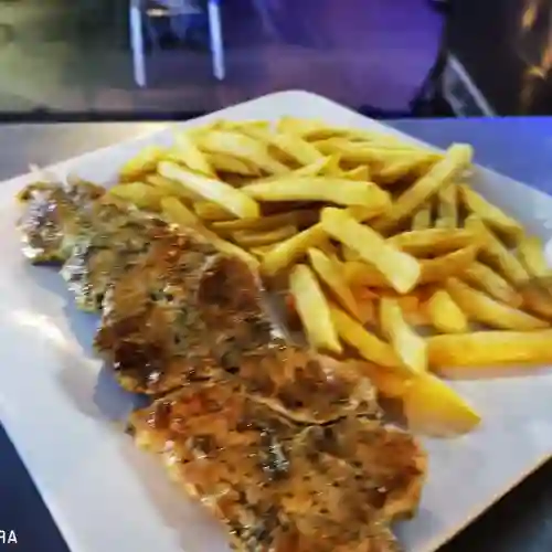 Chuzo de Pollo con Papas