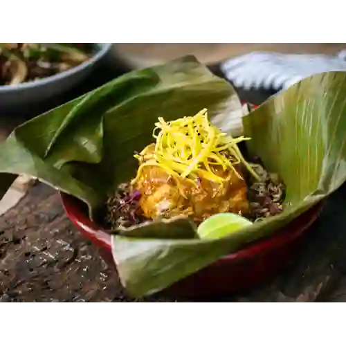 Corvina Asada en Hoja