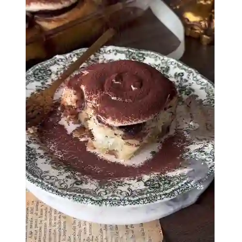 Tiramisú Cinnamon Roll