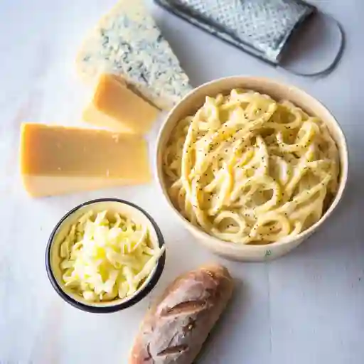 Bowl de Pasta con Salsa de Quesos