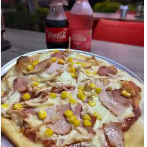 Combo - pizza mediana + 2 gaseosas 250ml