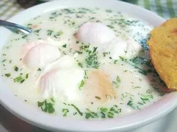 Caldo de Huevo y Arepa