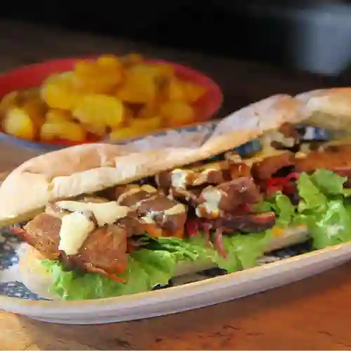 Sanguche de Chicharron