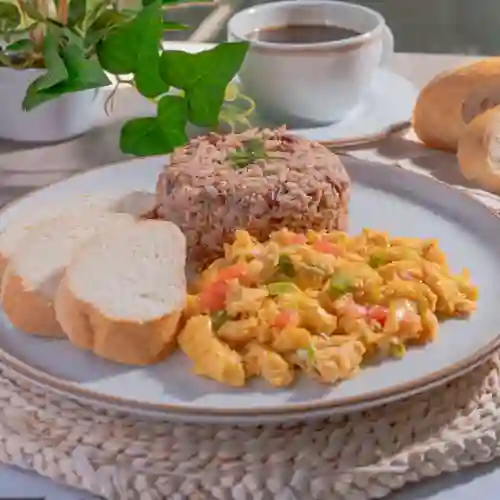 Calentado con Huevos Perico Completo