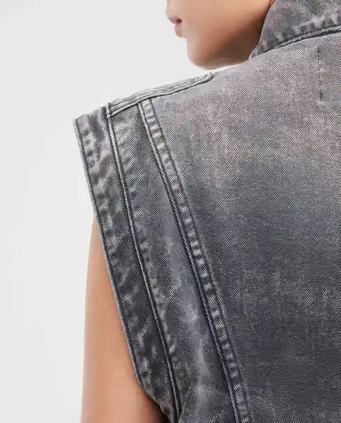 Chaleco Straight Fit Heri Gris Grafito Ultra Oscuro S Chevignon