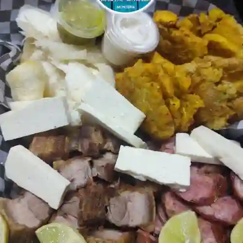 Picada Mixta de Chicharrón y Chorizo