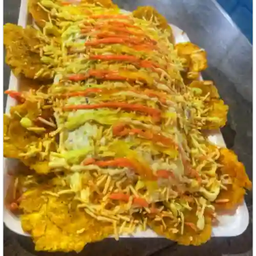 Picada de Patacón con Salchicha