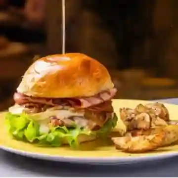 Hamburguesa de Pavo Queso Brie y Cebolla