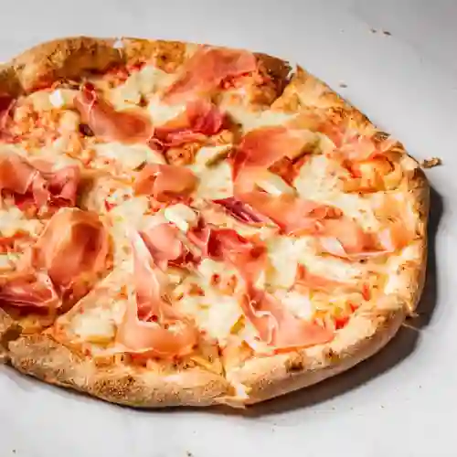 Pizza brie y prosciutto