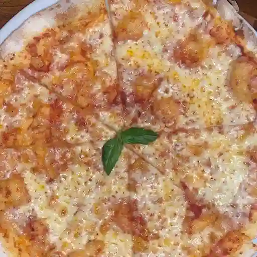 Pizza base de almendra margherita
