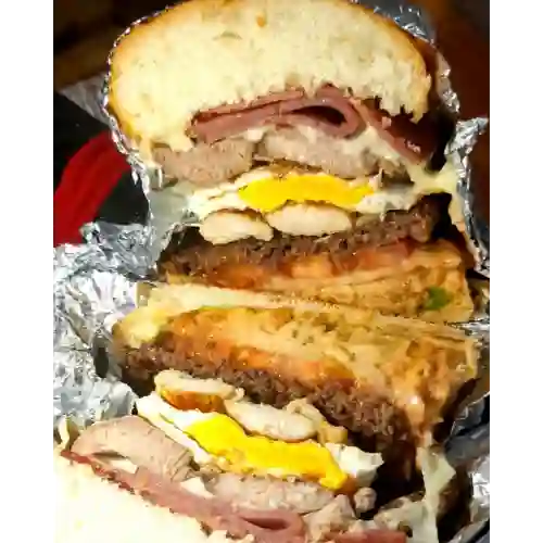 Hamburguesa la Caraqueña y Papas